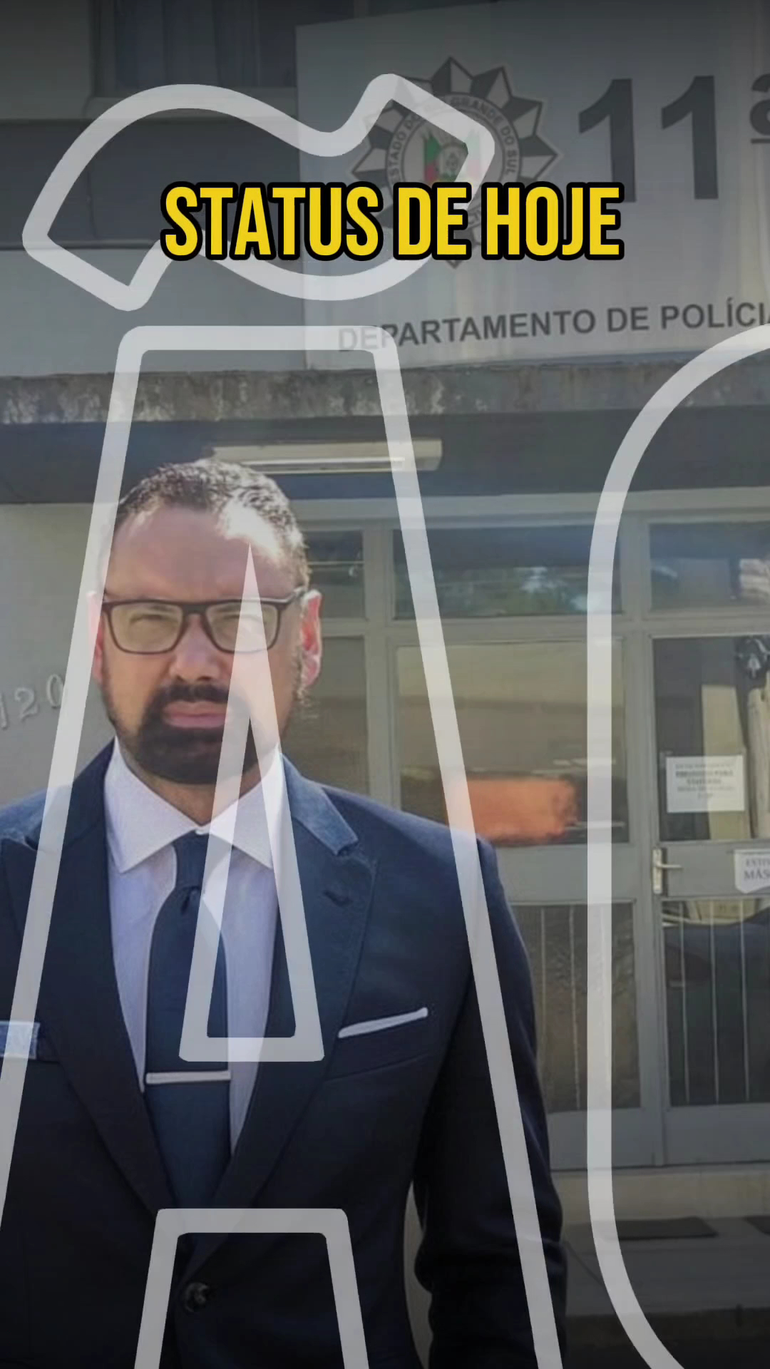 Nemias R. Sanches em frente à delegacia de polícia